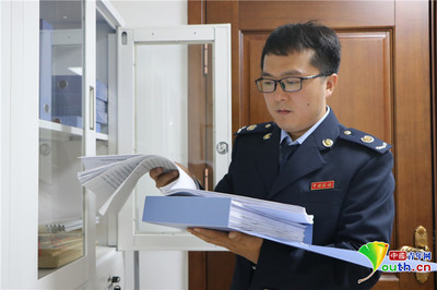 雷濤:從&ldquo;多面手&rdquo;到&ldquo;突擊手&rdquo; 做&ldquo;學(xué)習(xí)型&rdquo;稅務(wù)人